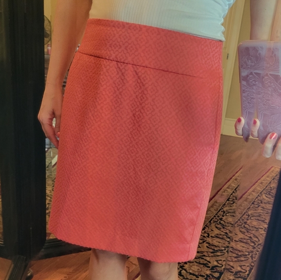 Ann Taylor Dresses & Skirts - Ann Taylor coral skirt size 4 (fits like a 6)